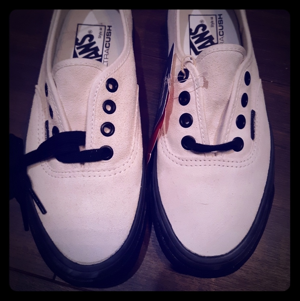 Van's Ultracush White Suede